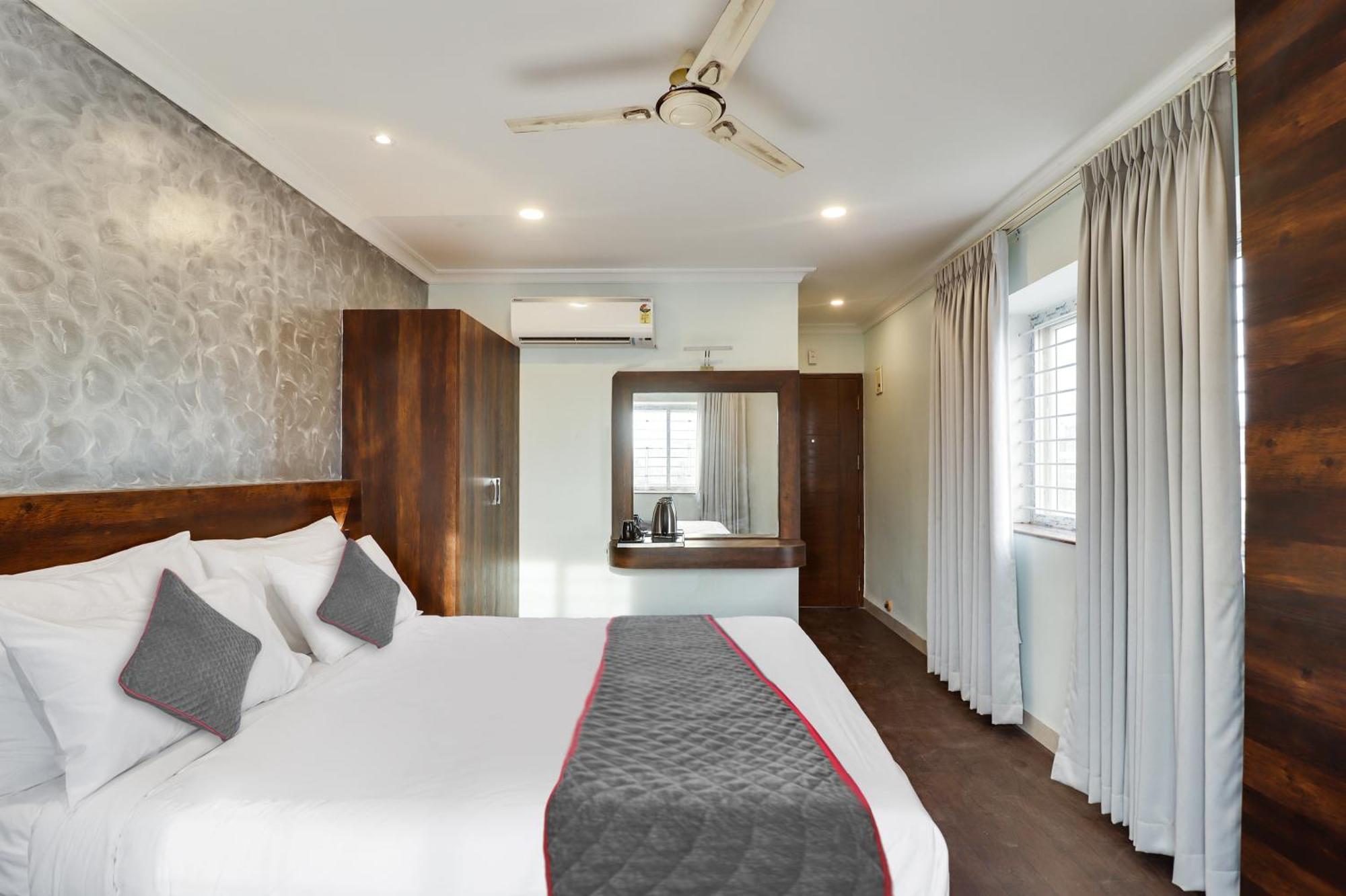 Super Collection O Manu Hotell Bangalore Exteriör bild